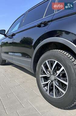 Внедорожник / Кроссовер Volkswagen Tiguan 2019 в 