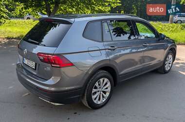 Внедорожник / Кроссовер Volkswagen Tiguan 2017 в 
