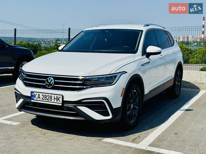 Внедорожник / Кроссовер Volkswagen Tiguan 2024 в 