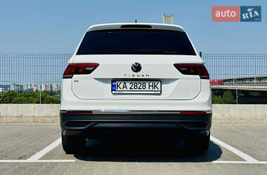 Внедорожник / Кроссовер Volkswagen Tiguan 2024 в 