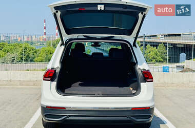 Внедорожник / Кроссовер Volkswagen Tiguan 2024 в 