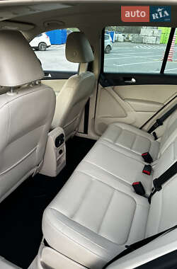 Позашляховик / Кросовер Volkswagen Tiguan 2012 в 