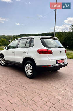 Внедорожник / Кроссовер Volkswagen Tiguan 2017 в 