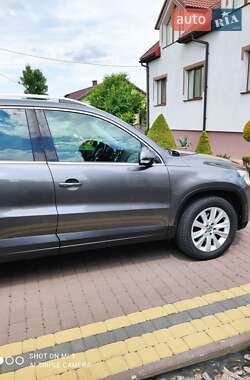Внедорожник / Кроссовер Volkswagen Tiguan 2011 в 