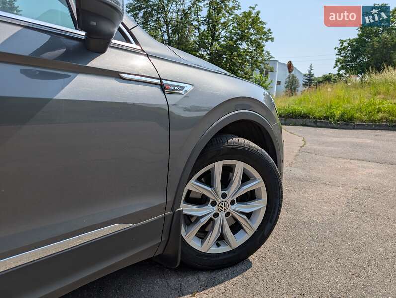 Внедорожник / Кроссовер Volkswagen Tiguan 2017 в Чернигове