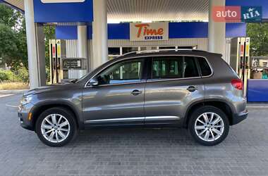 Внедорожник / Кроссовер Volkswagen Tiguan 2015 в 