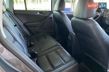 Внедорожник / Кроссовер Volkswagen Tiguan 2015 в 