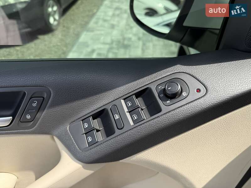 Внедорожник / Кроссовер Volkswagen Tiguan 2016 в Днепре