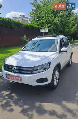 Позашляховик / Кросовер Volkswagen Tiguan 2016 в Петропавлівській Борщагівці