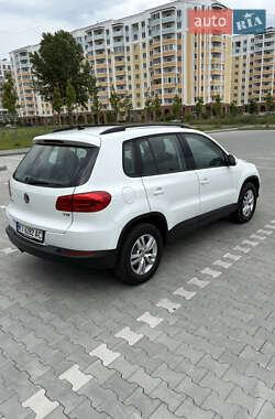 Внедорожник / Кроссовер Volkswagen Tiguan 2016 в 