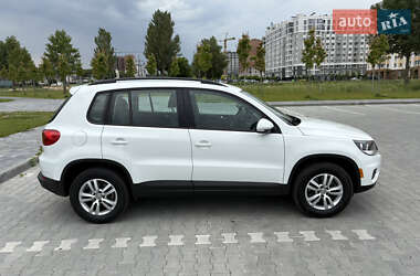 Внедорожник / Кроссовер Volkswagen Tiguan 2016 в 