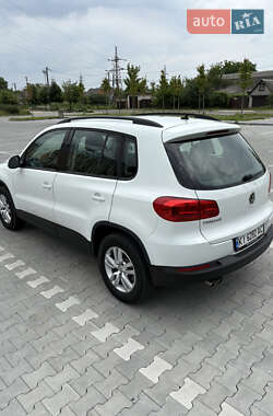 Внедорожник / Кроссовер Volkswagen Tiguan 2016 в 