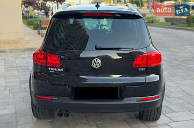 Внедорожник / Кроссовер Volkswagen Tiguan 2016 в 
