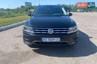 Внедорожник / Кроссовер Volkswagen Tiguan 2021 в 