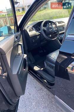 Внедорожник / Кроссовер Volkswagen Tiguan 2021 в 