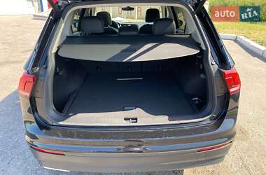 Внедорожник / Кроссовер Volkswagen Tiguan 2021 в 