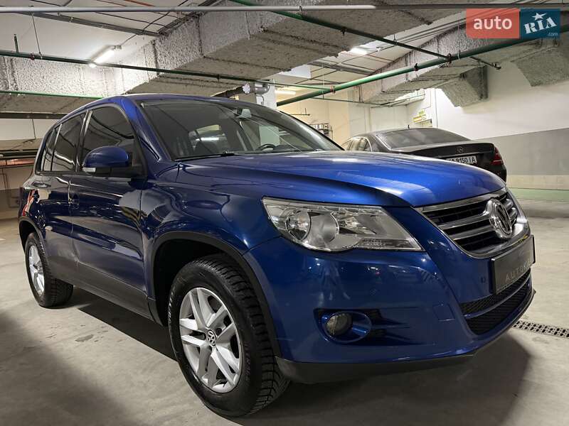 Внедорожник / Кроссовер Volkswagen Tiguan 2010 в Киеве