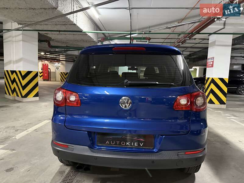 Внедорожник / Кроссовер Volkswagen Tiguan 2010 в Киеве