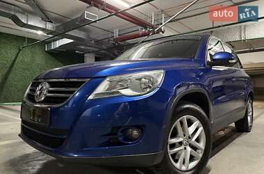 Внедорожник / Кроссовер Volkswagen Tiguan 2010 в Киеве