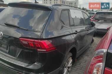 Внедорожник / Кроссовер Volkswagen Tiguan 2020 в 