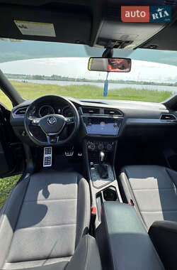 Внедорожник / Кроссовер Volkswagen Tiguan 2020 в 