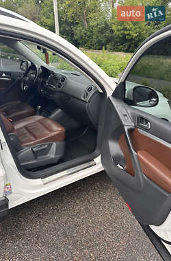 Внедорожник / Кроссовер Volkswagen Tiguan 2011 в Харькове