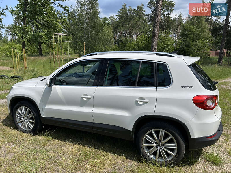 Внедорожник / Кроссовер Volkswagen Tiguan 2011 в Киеве