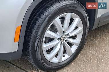 Внедорожник / Кроссовер Volkswagen Tiguan 2011 в 