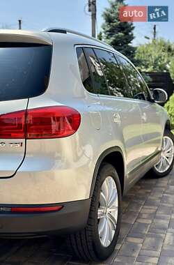 Внедорожник / Кроссовер Volkswagen Tiguan 2013 в 