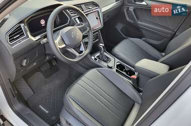 Позашляховик / Кросовер Volkswagen Tiguan 2022 в 