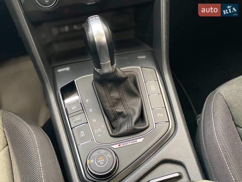 Внедорожник / Кроссовер Volkswagen Tiguan 2016 в Луцке