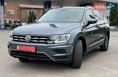 Внедорожник / Кроссовер Volkswagen Tiguan 2020 в 