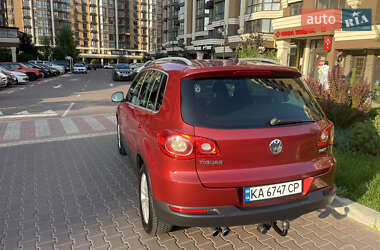 Внедорожник / Кроссовер Volkswagen Tiguan 2011 в 