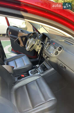 Внедорожник / Кроссовер Volkswagen Tiguan 2011 в 