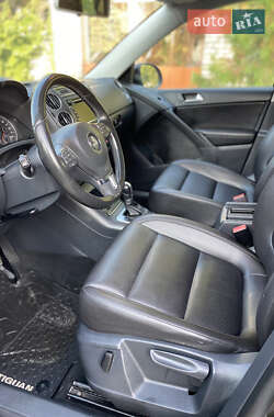 Внедорожник / Кроссовер Volkswagen Tiguan 2013 в 