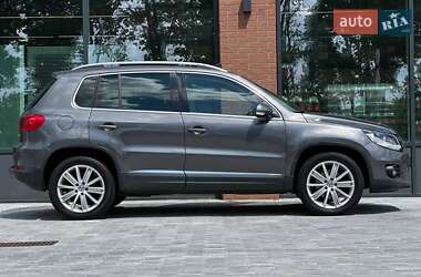 Внедорожник / Кроссовер Volkswagen Tiguan 2013 в 