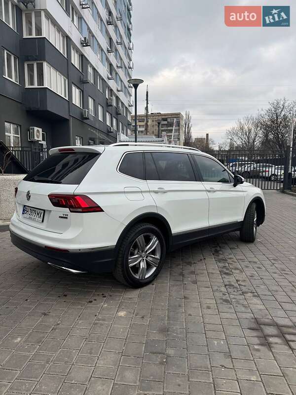 Внедорожник / Кроссовер Volkswagen Tiguan 2017 в Одессе