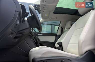 Внедорожник / Кроссовер Volkswagen Tiguan 2021 в 