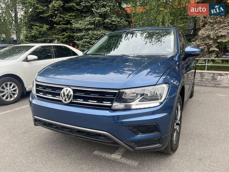 Внедорожник / Кроссовер Volkswagen Tiguan 2020 в 