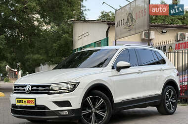 Позашляховик / Кросовер Volkswagen Tiguan 2017 в Миколаєві