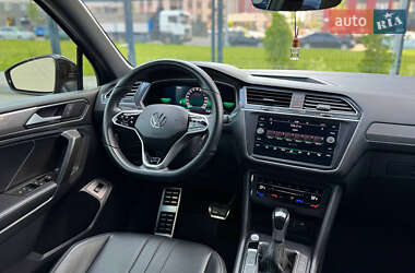 Внедорожник / Кроссовер Volkswagen Tiguan 2021 в 