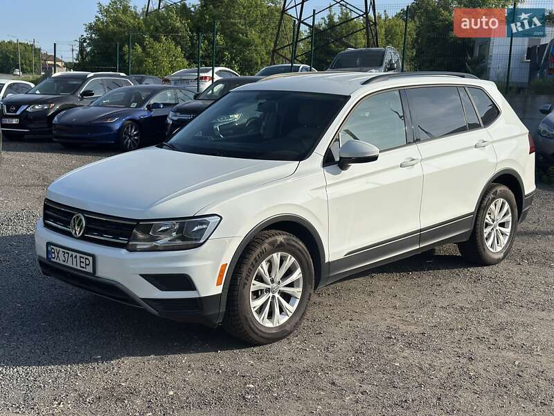 Внедорожник / Кроссовер Volkswagen Tiguan 2017 в Хмельницком