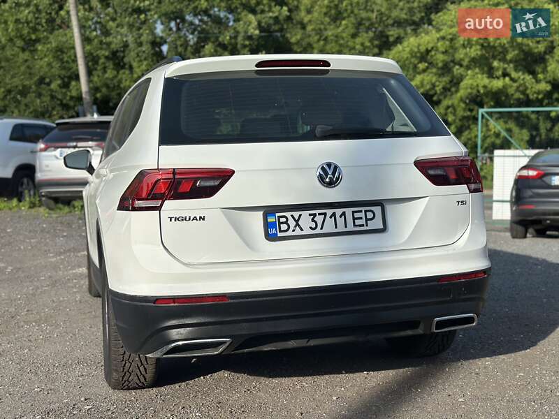 Внедорожник / Кроссовер Volkswagen Tiguan 2017 в Хмельницком