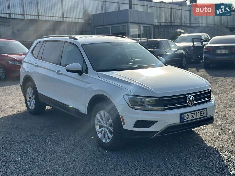 Внедорожник / Кроссовер Volkswagen Tiguan 2017 в Хмельницком