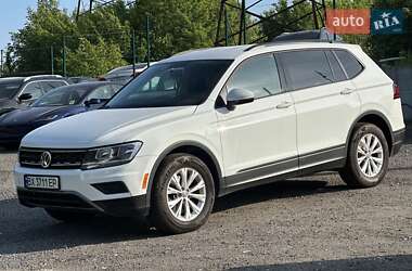 Внедорожник / Кроссовер Volkswagen Tiguan 2017 в Хмельницком