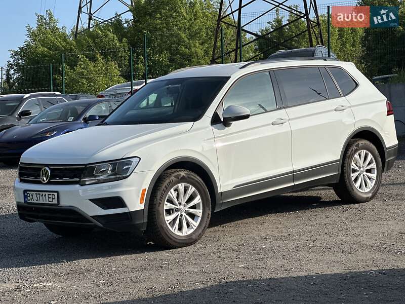 Внедорожник / Кроссовер Volkswagen Tiguan 2017 в Хмельницком