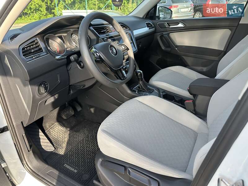 Внедорожник / Кроссовер Volkswagen Tiguan 2017 в Хмельницком