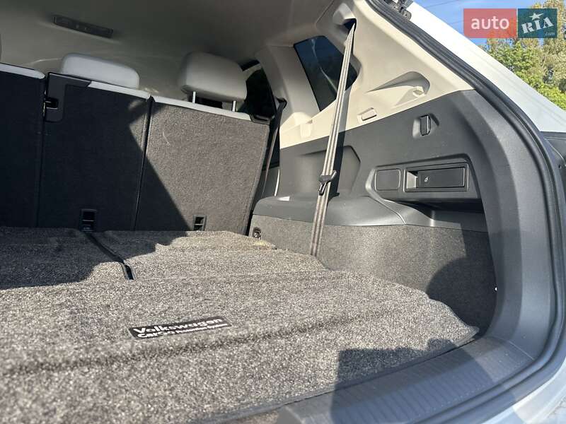 Внедорожник / Кроссовер Volkswagen Tiguan 2017 в Хмельницком