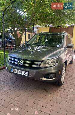 Внедорожник / Кроссовер Volkswagen Tiguan 2015 в Нововолынске