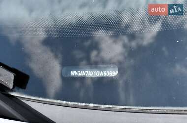 Внедорожник / Кроссовер Volkswagen Tiguan 2016 в 